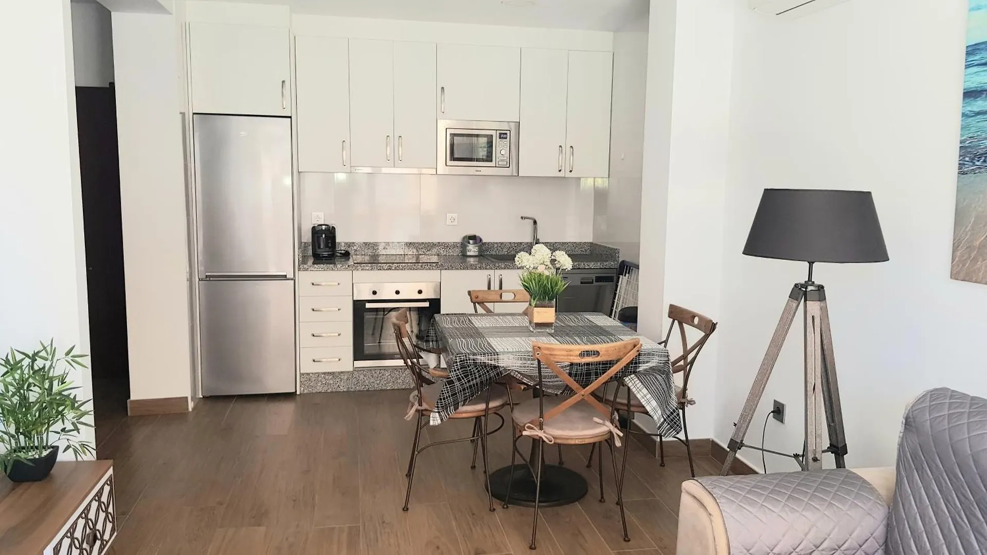 Apartamento La Perla contacts